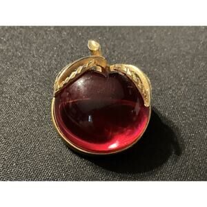 Sarah Coventry Gold Tone Lucite Apple Jelly Belly Brooch